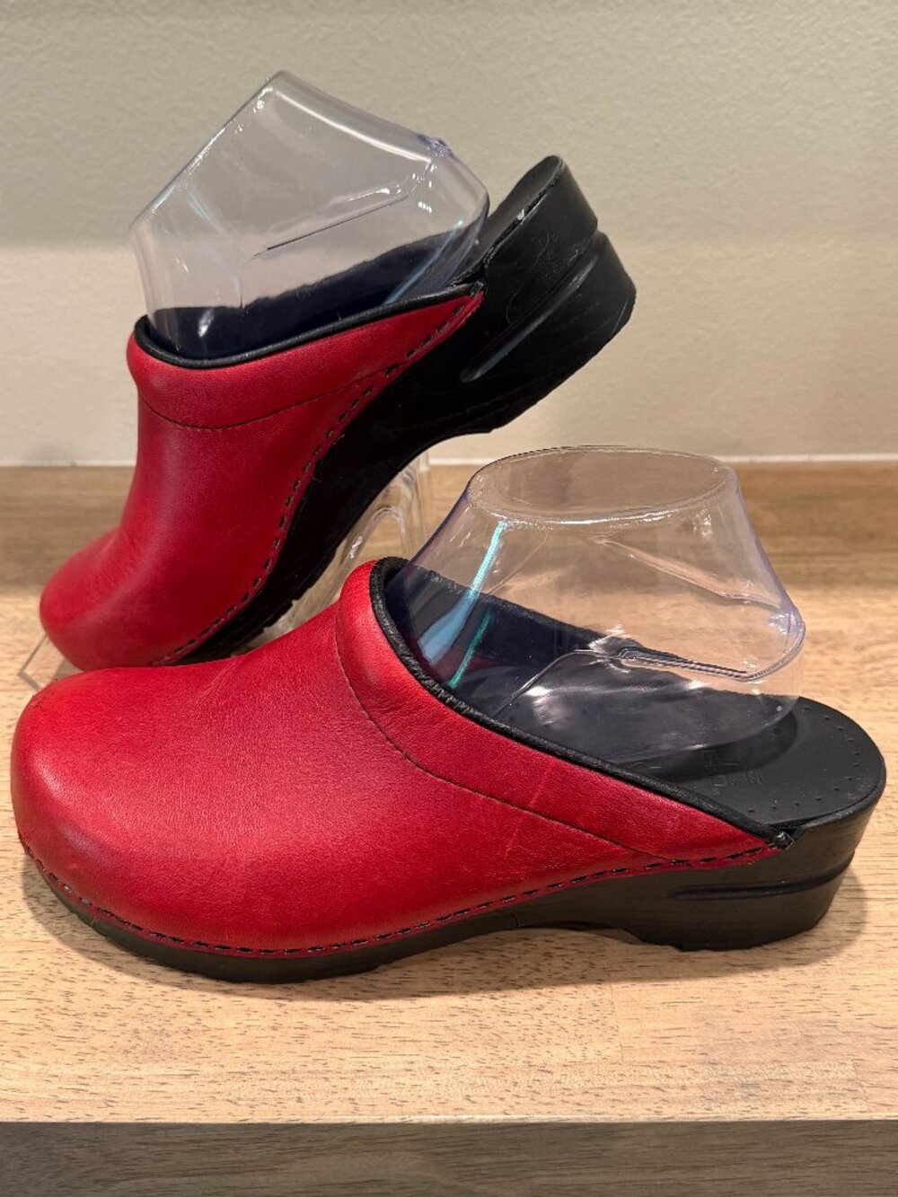 Dansko Red Leather Mules Clogs Shoes Women's Size 40 / US 10